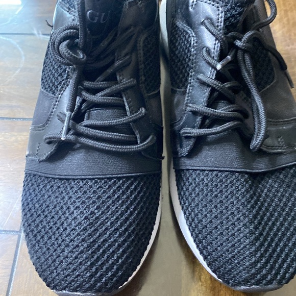 GUESS and VANS - Picture 9 of 13